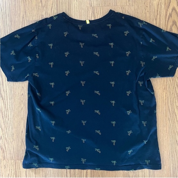 Denim & Flower Ricky Singh Palm Tree Shirt
Size XL - Picture 2 of 3